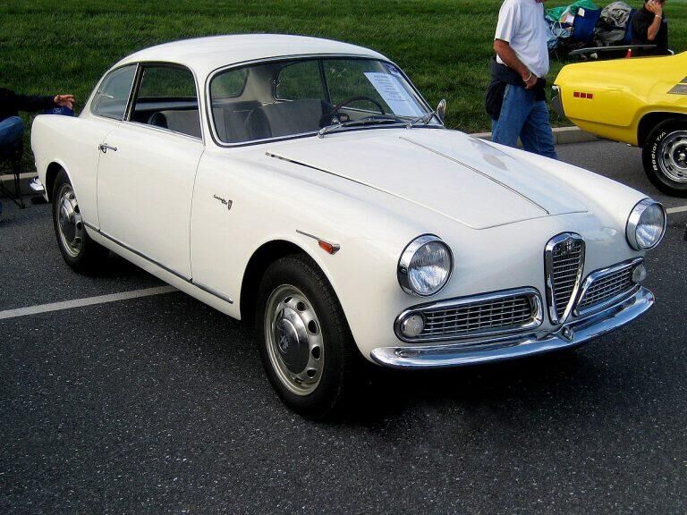 Alfa Romeo verzekert mensen al meer dan honderd jaar rijgenot
